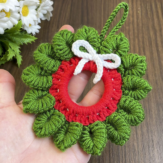 Holiday Crochet Wreath Pattern PDF, DIY Red Green Xmas Decoration Guide