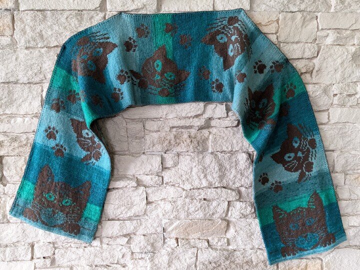 Scarf "Cat Gang" - double sided knitting pattern