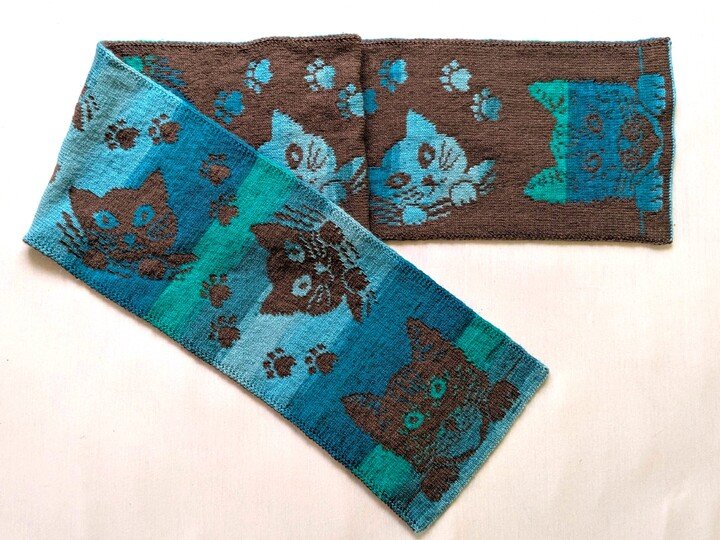 Scarf "Cat Gang" - double sided knitting pattern