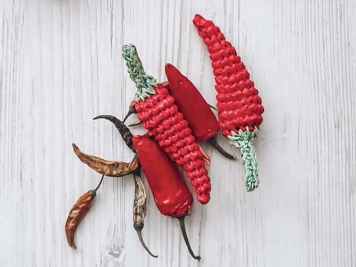 Crochet pattern pepper pendant PDF digital and video tutorial