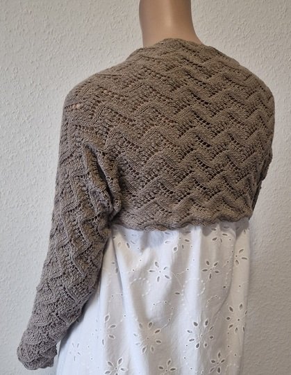 Strickanleitung für das Schulterjäckchen "Honeymoon"