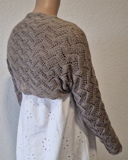 Strickanleitung für das Schulterjäckchen "Honeymoon"