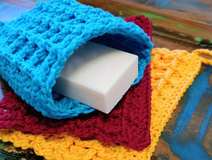 Farbenfrohes Reinigungstuch und Spülhandschuh nachhaltig selbst herstellen