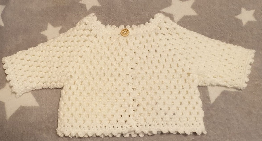 Anleitung für gehäkelten Babypulli Fiona 0–3 / 3–6 Monate Puppenpullover