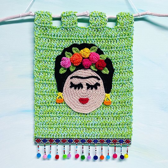 Crochet Pattern "Mexican Beauty" Woman with flower crown, big Applique, PDF