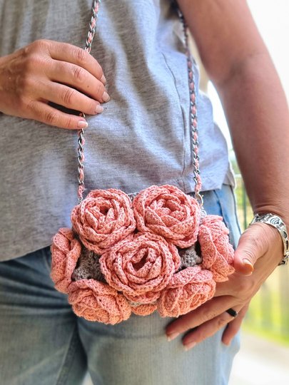 T28 Crochet pattern. Miniature crossbody bag. Granny square. 3D “Rose"
