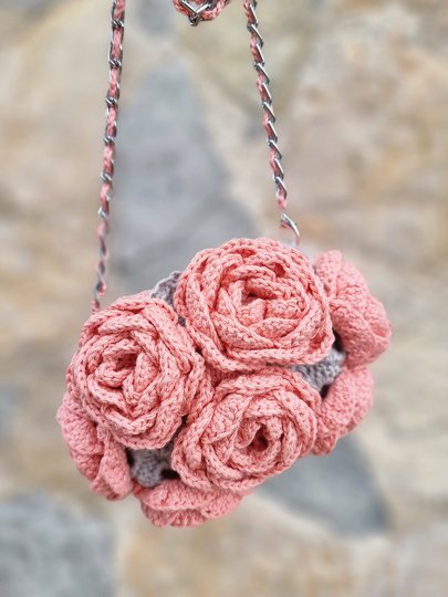 T28 Crochet pattern. Miniature crossbody bag. Granny square. 3D “Rose"