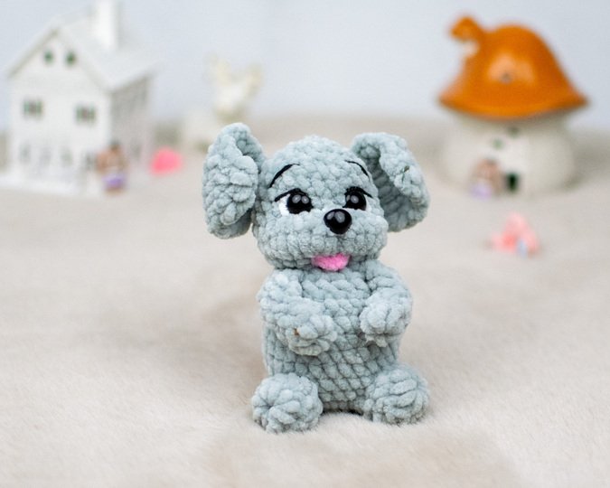 Häkelanleitung für einen kleinen Welpen aus Chenillegarn