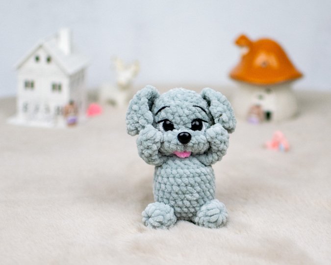 Häkelanleitung für einen kleinen Welpen aus Chenillegarn