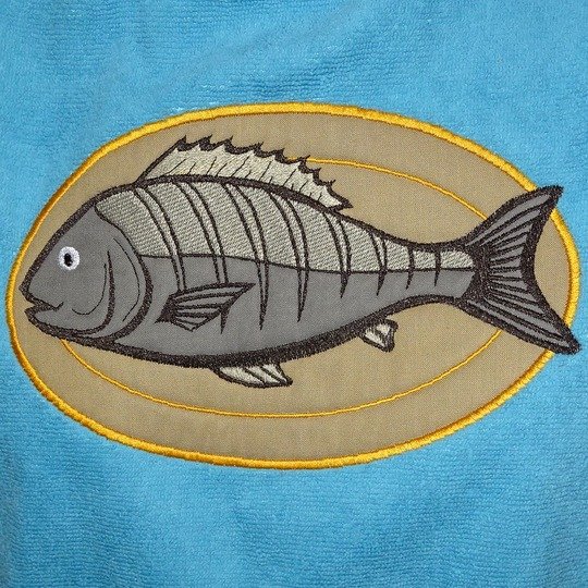 Stickdatei -  Fisch auf dem Teller