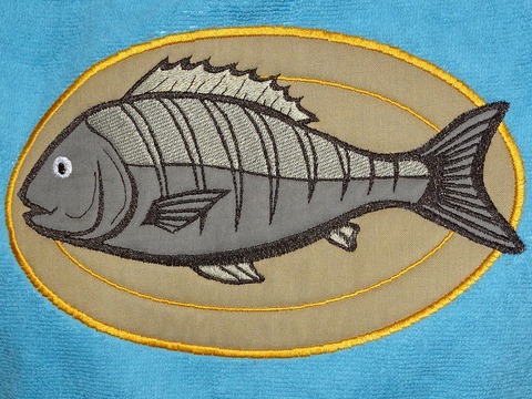 Stickdatei -  Fisch auf dem Teller