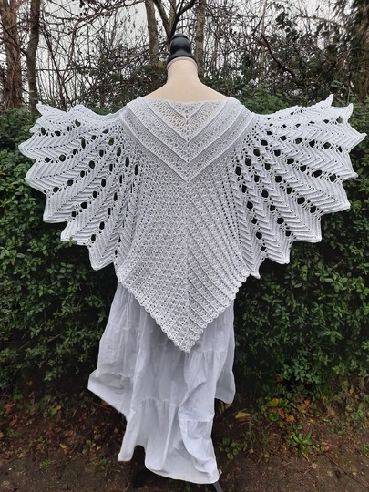 Crochet pattern shawl Veilwyn