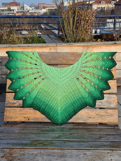 Crochet pattern shawl Veilwyn