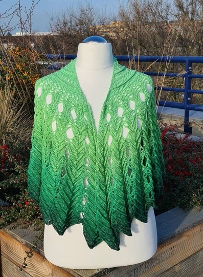 Crochet pattern shawl Veilwyn