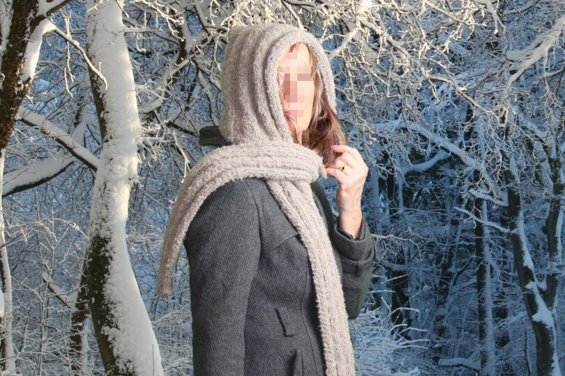 Knitting pattern Hannah's hooded scarf No. 007
