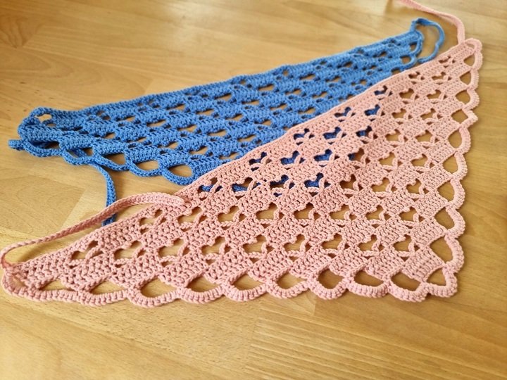 H3 Crochet pattern for a headscarf with a heart motif. Crochet bandana
