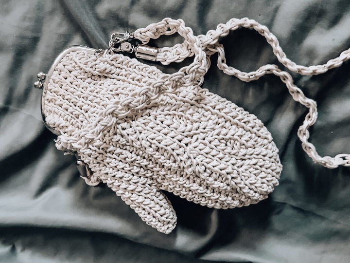 Crochet pattern mitten handbag PDF and video tutorial