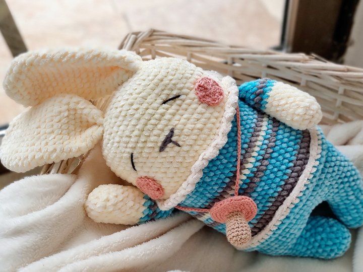 P9 Crochet pattern – sleeping bunny lovey with pacifier