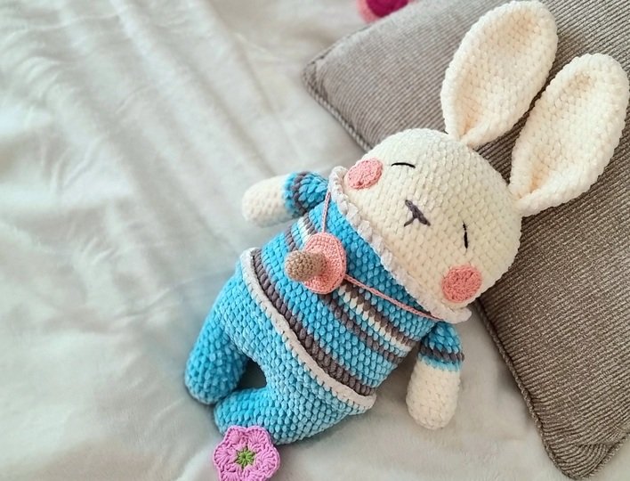P9 Crochet pattern – sleeping bunny lovey with pacifier
