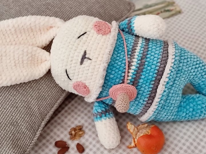 P9 Crochet pattern – sleeping bunny lovey with pacifier