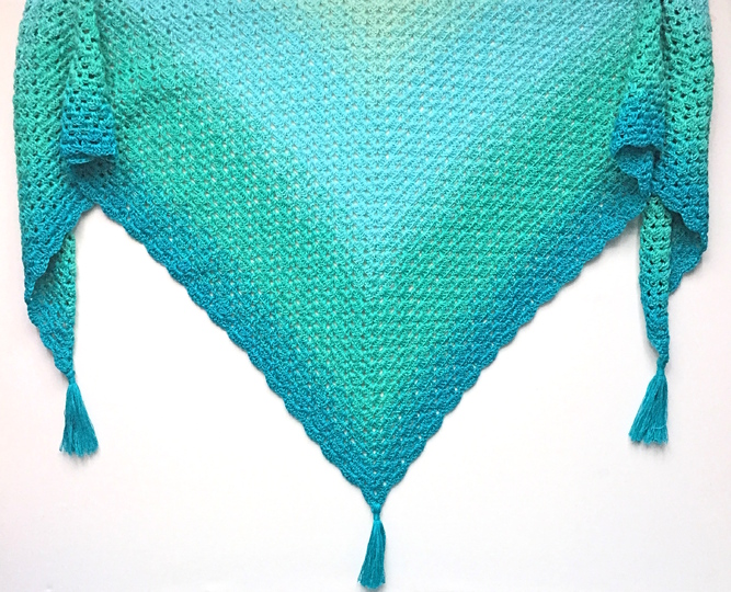 Crochet Pattern Triangle Shawl "Lisboa", Shoulder Warmer, flat easy design