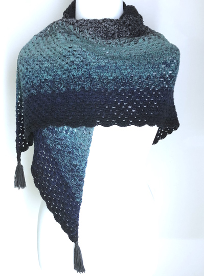 Crochet Pattern Triangle Shawl "Lisboa", Shoulder Warmer, flat easy design