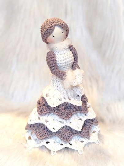 große Standfigur ca. 25 cm Winterfee Engel mit 2 Frisuren Holzkugel Winter