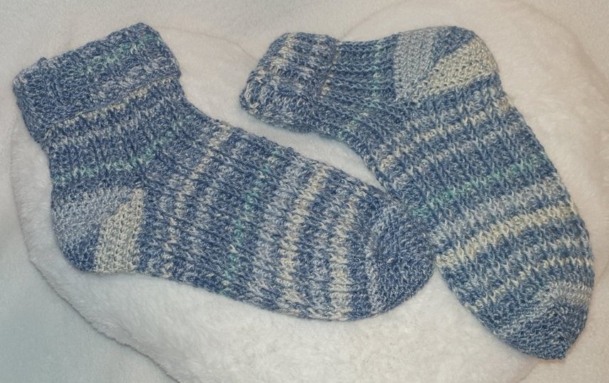 Häkelsocken Cosy 2 links 2 rechts mit Bumerang-Ferse in allen Größen