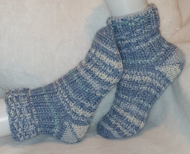 Häkelsocken Cosy 2 links 2 rechts mit Bumerang-Ferse in allen Größen