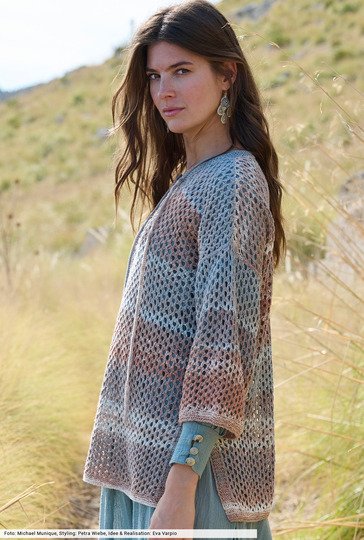 Longpulli im Gittermuster