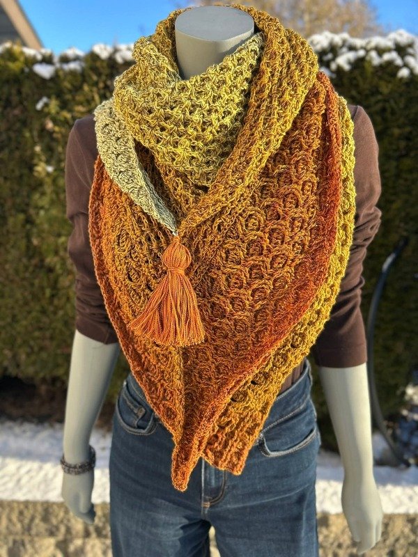 „BEEZY“ – Häkelanleitung für ein asymmetrisches Dreieckstuch - Bild 3