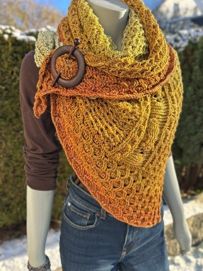 „BEEZY“ – Häkelanleitung für ein asymmetrisches Dreieckstuch