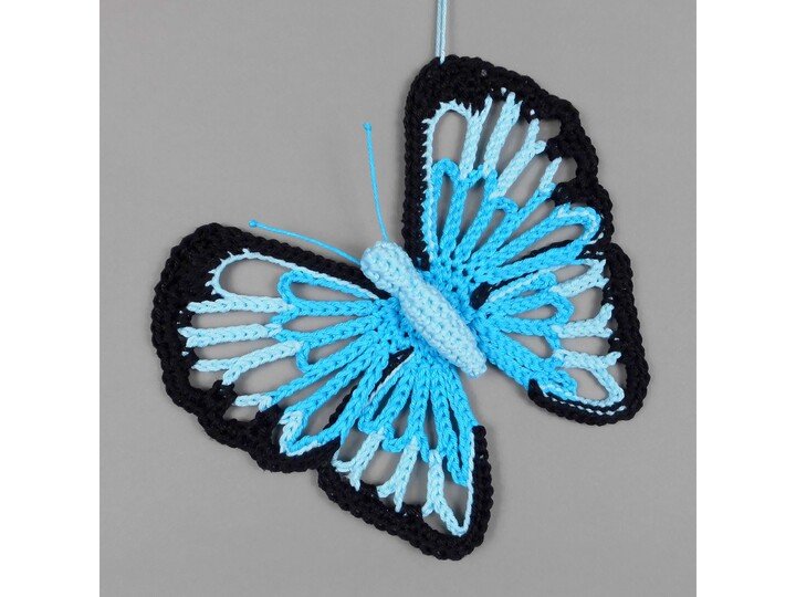 Großer, bunter Schmetterling - Dekohänger aus Wollresten - Häkelanleitung