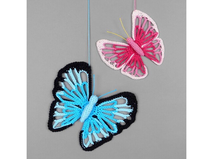 Großer, bunter Schmetterling - Dekohänger aus Wollresten - Häkelanleitung