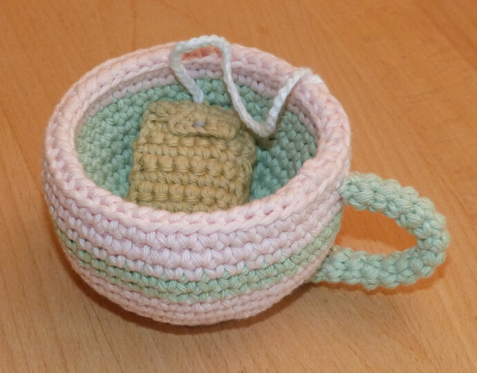 Crochet pattern cup and ball game: teacup