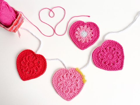 Floral Heart Garland for Valentine's Day - Crochet Pattern
