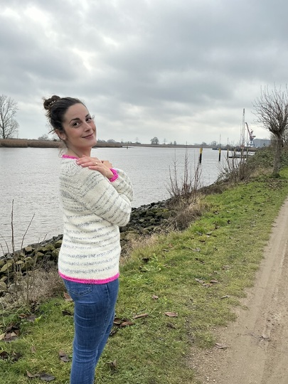 Strickanleitung Pullover „Mutterliebe“ – Ohne Maschenprobe & für jede Größe