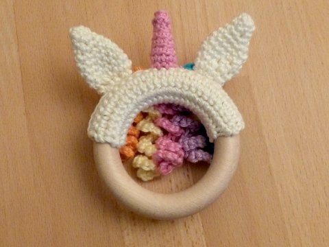 Häkelanleitung Greifling "Einhorn" mit Holzring, Babyspielzeug