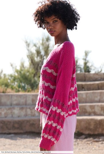 Pulli mit Wellenstrukturen