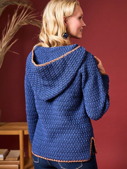 PULLI ELIANE, KAPUZENPULLI MIT FARBKANTE, gehäkelt