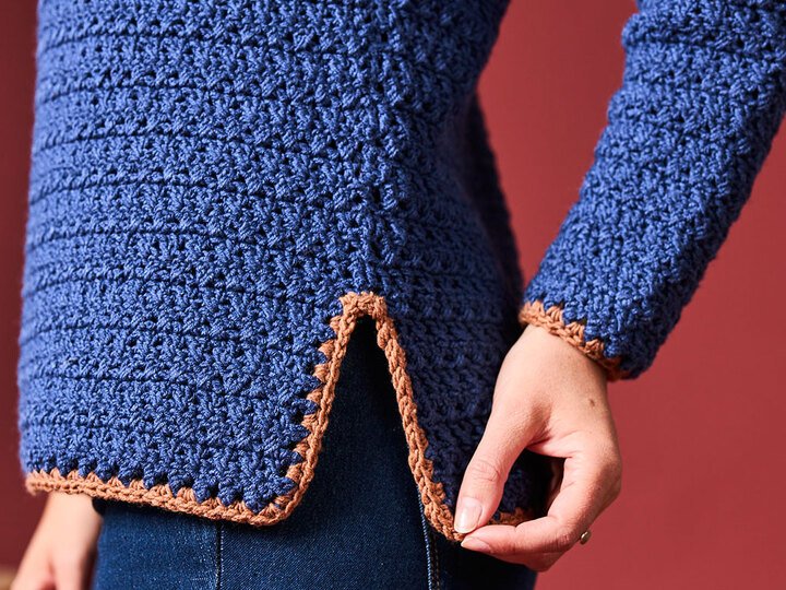 PULLI ELIANE, KAPUZENPULLI MIT FARBKANTE, gehäkelt