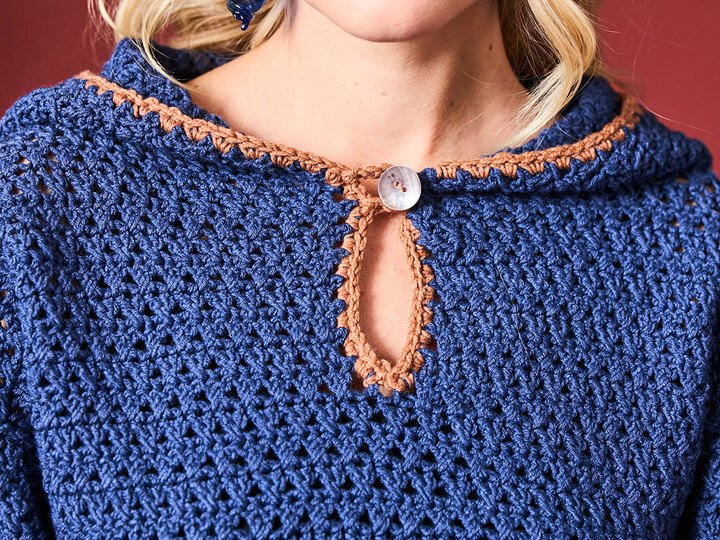 PULLI ELIANE, KAPUZENPULLI MIT FARBKANTE, gehäkelt