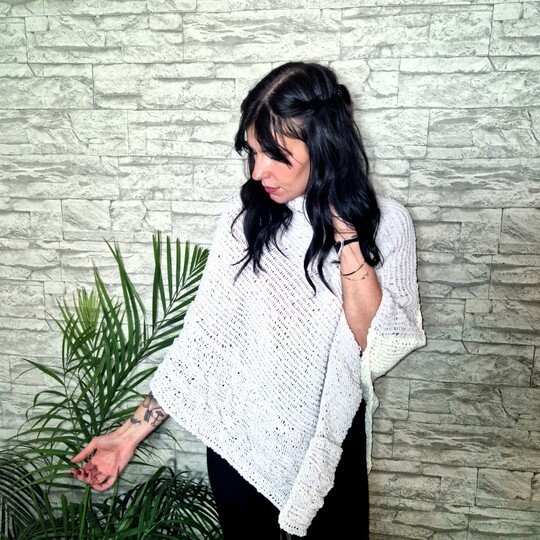 266 Strickanleitung Poncho Kuschelteilchen mit Zopfmusterborde