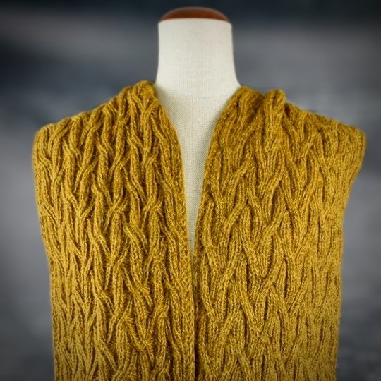 Wendewerk: Strickanleitung für einen Schal mit beidseitigem Zopfmuster