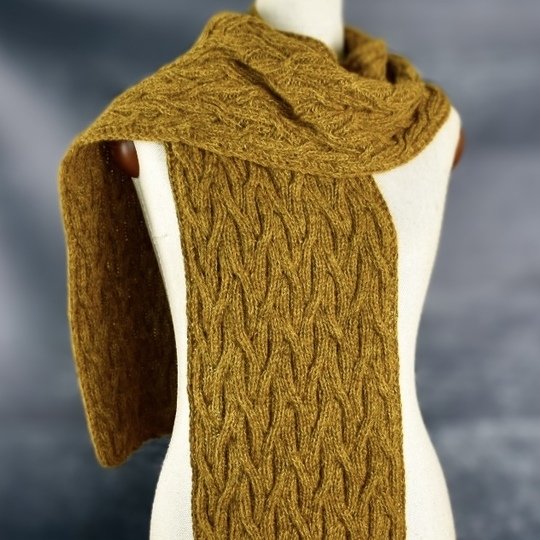 Wendewerk: Strickanleitung für einen Schal mit beidseitigem Zopfmuster