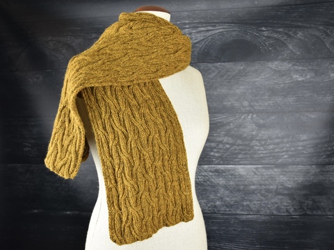 Wendewerk: Strickanleitung für einen Schal mit beidseitigem Zopfmuster