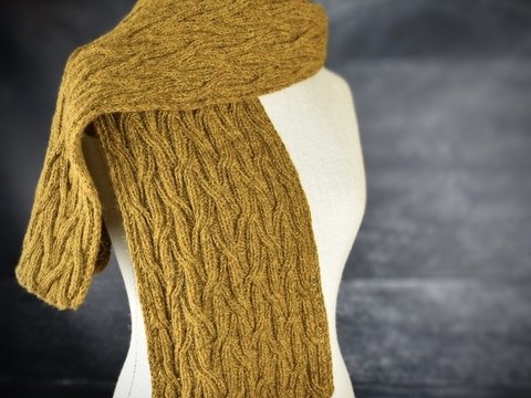 Wendewerk: Strickanleitung für einen Schal mit beidseitigem Zopfmuster