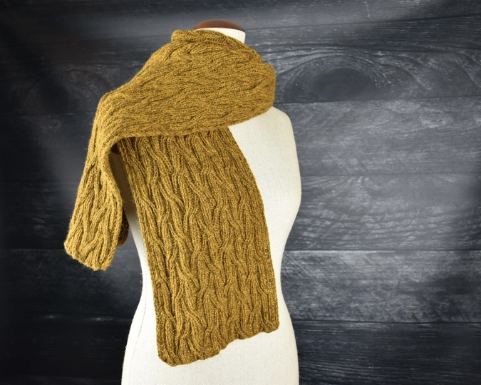 Wendewerk: Strickanleitung für einen Schal mit beidseitigem Zopfmuster