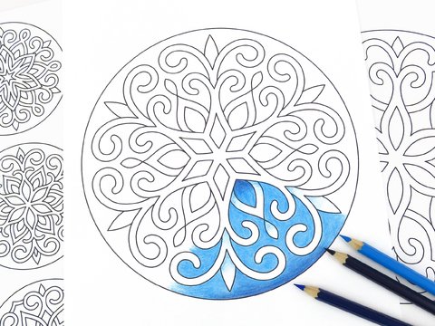Mandalas zum Ausmalen – Schneeflocken – Malvorlagen