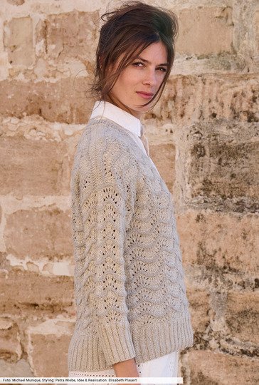 Pulli mit Wellenstrukturen